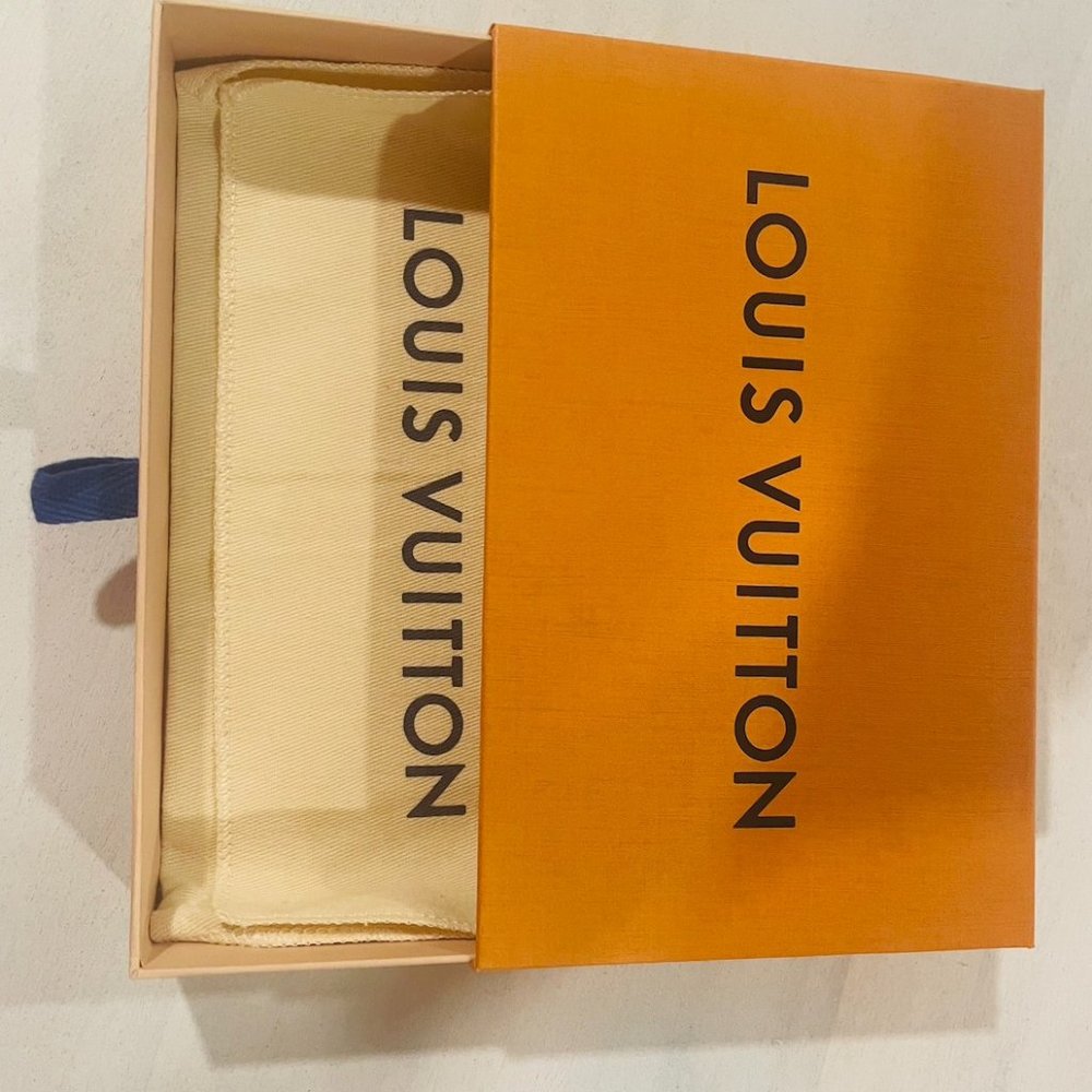 Louis Vuitton Empty wallet W/ dust cover